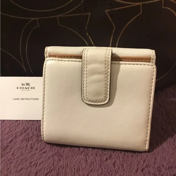 Vintage EUC White Leather Soho Pleated Leather Coach Bifold Wallet - Picture 2 of 16